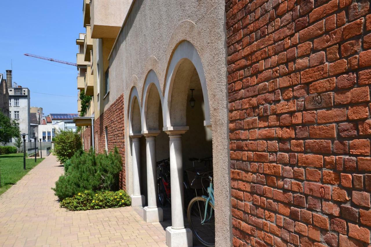 Апартаменти Tuscany Garden-free Parking-balcony-ac- Elevator